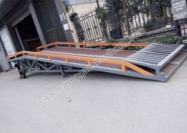 Cầu nâng hàng container