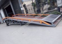 Cầu nâng hàng container